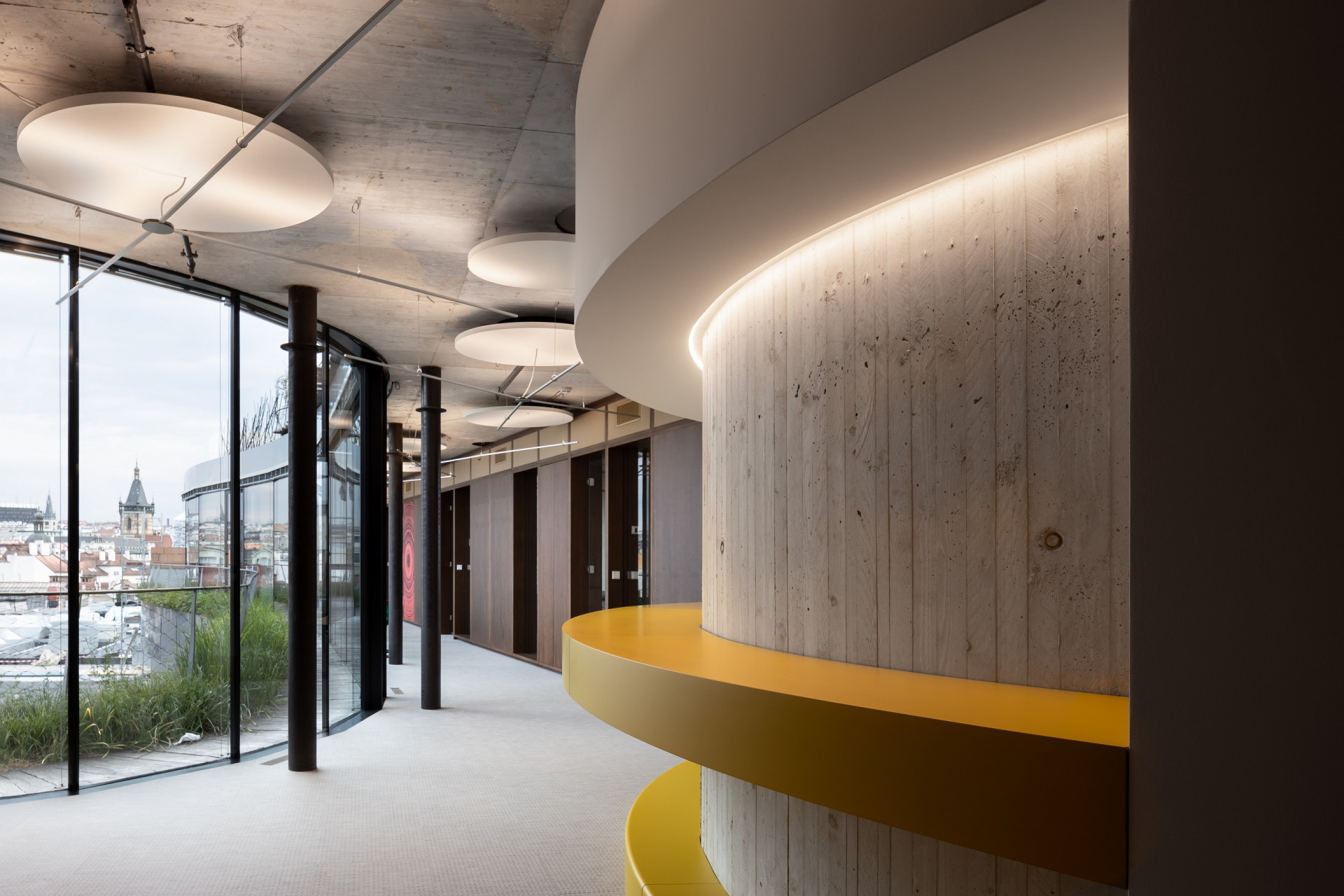 Interiér osmého podlaží Drnu od Studio acht a Vos Interieur