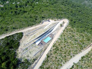 Víkendová vila Issa Megaron na chorvatském ostrově Vis, architekt Davor Matekovic