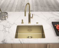 Celonerezová zlatá baterie FG 1554 MYTHOS MASTERPIECE (technologie PVD), dávkovač saponátu ATLAS NEO v provedení celonerez zlatá a nerezový zlatý dřez BXM 210/110-50 