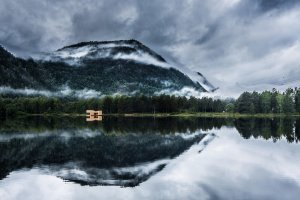 Feste Landscape Architecture navrhli saunu plující na norském jezeře Bandak