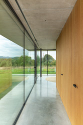 Ateliér Kamila Mrvy realizoval rodinný dům pro milovníka betonu v Žilině u Nového Jičína.