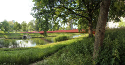 Studia Peer a AXXI navrhla lávky na slovenské sídliště Petržalka obohacující veřejný prostor