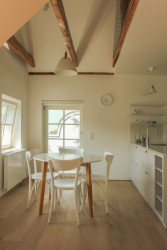 Půdní byt v kolonii Svoboda - Hlavní ideou již od začátku projektu bylo nechat krov maximálně otevřený a přiznaný