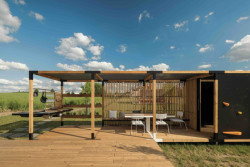 Modulární systém řady Y od Egoé posunuje dosavadní hranice využití venkovního prostoru. (na obrázku řada Leva Home)