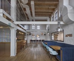 Jakub Cigler Architekti proměnili bývalý areál JZD na zážitkové vinařství s ubytováním