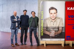 Kurátorem cyklu je Miroslav Pazdera. Ten říká, že cílem letošních přednášek je poskytnout spektrum přístupů k materiálu a jeho užití v architektuře.