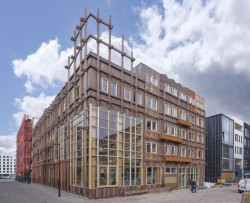 Nizozemci tu ukazují své příklady komunitního bydlení. Dům Warren od studia Naturfied je jednim z nich.