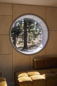Detail kulatého okna (Rekonstrukce chalupy Borová Lada; Studio Plyš)