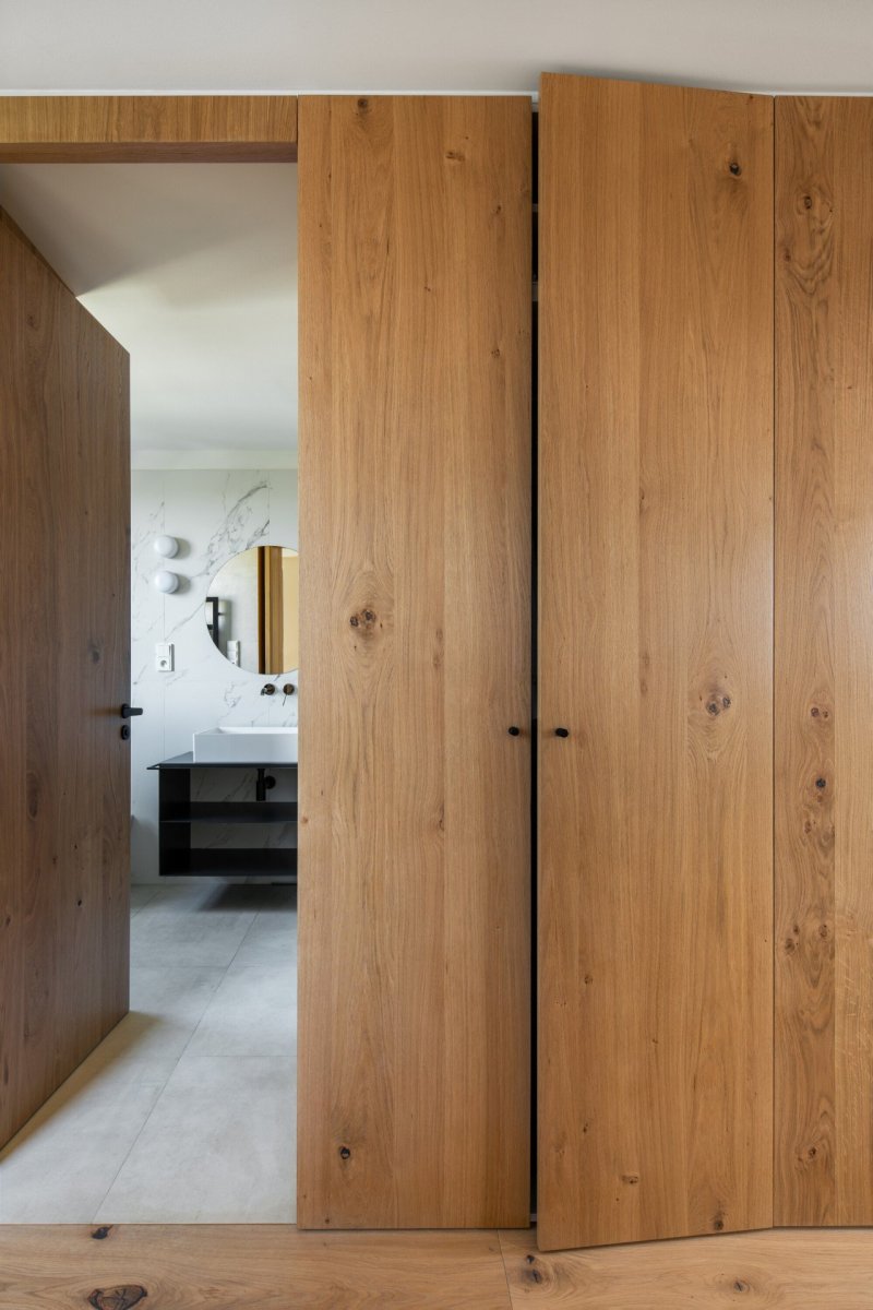 Rekonstrukce řadového domu u letiště, No Architects