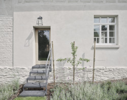 Architekt Marc Flick zrekonstruoval zchátralý dvůr v západním Německu