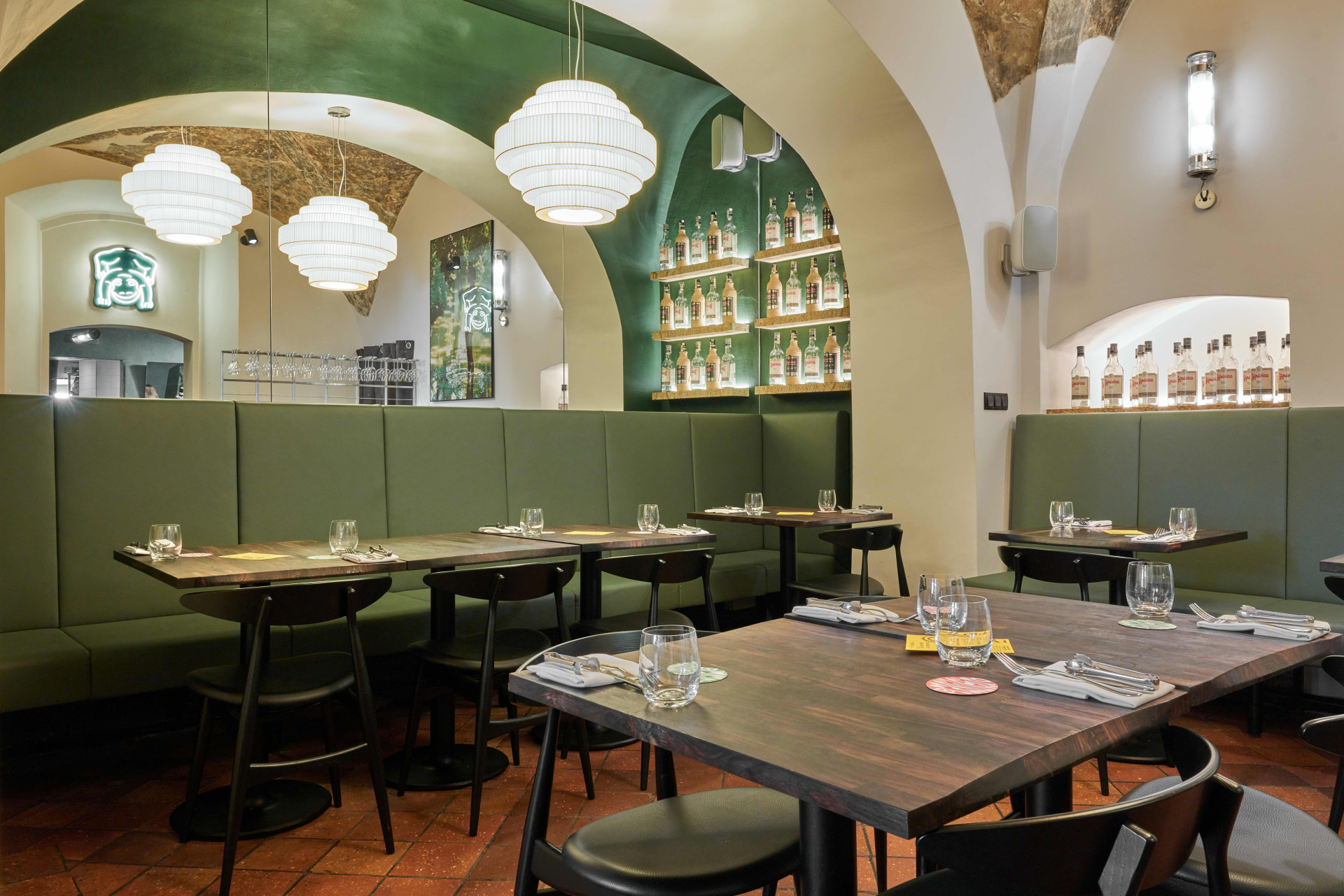 Jen pár kroků od orloje na Staroměstském náměstí v Praze se nachází restaurace Brasileiro U Zelené žáby.