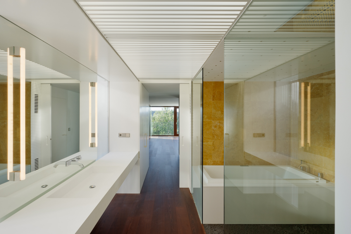 Luxusní vila ve Španělsku od OAB Architecture + ADI