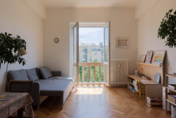 V obývacím pokoji je dostatek prostoru pro všechny členy rodiny. (Byt ve Vršovicích, Schwestern)