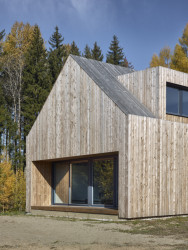 Lesovna poblíž Pacova od studia 20-20-ARCHITEKTI a VYŠEHRAD ateliéru