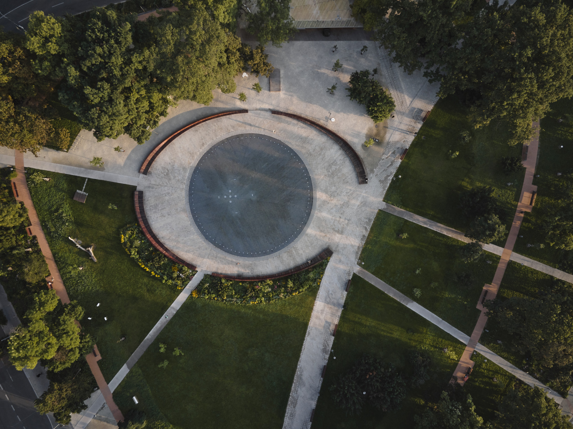 mmcité často spolupracuje s architekty, tedy autory návrhu staveb nebo veřejného prostoru.