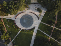 mmcité často spolupracuje s architekty, tedy autory návrhu staveb nebo veřejného prostoru.