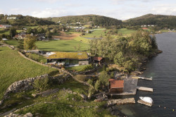 Na ostrově Finnøy vyrostl dům s výhledy na oceán. Navrhla ho architektonická kancelář Helen & Hard.