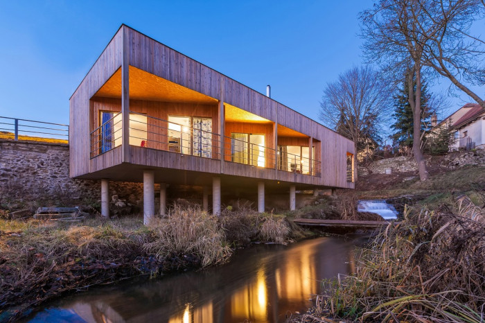 Dům nad vodopádem, ARCHOO s.r.o.