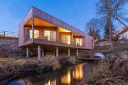 Dům nad vodopádem, ARCHOO s.r.o.