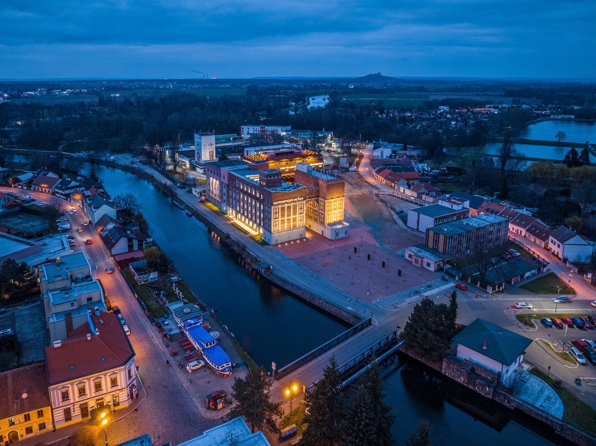 Centrálních polytechnických dílen a Galerie města Pardubic od Šépka architekti