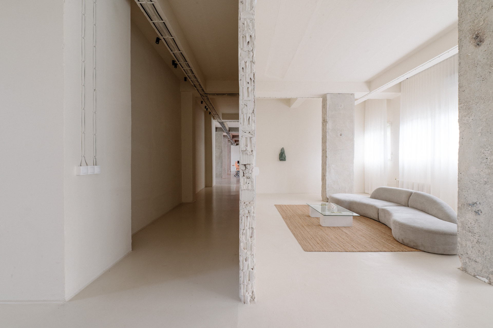 torzo stěny (Kreativní studio v socialistických prostorech; Absurd Studio)