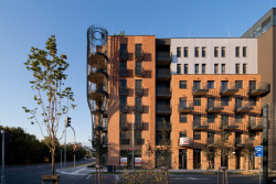 Na fasádách komplexu Lihovar najdeme různé typy cihelných pásků. Přispívají k rozmanitosti.