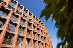 V celém objektu byly použity produkty od společnosti Aluprof - okna a posuvné dveře.