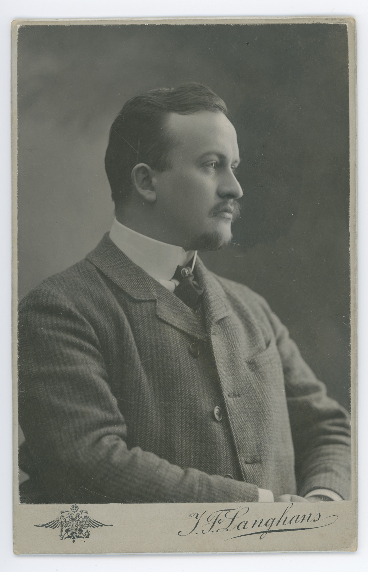 Jan Nepomuk Langhans (ateliér), Jan Kotěra, nedat., asi 1908‒1010 (Fotoarchiv Muzea východních Čech)