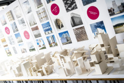 Na fakultě architektury ČVUT v Praze probíhá výstava ateliérových prací. Navštívit ji je možné do 7. února 2025.