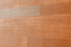 Při stavbě bytového domu Bydlení Nad Přehradou využili architekti technologii imitace dřeva StoWood Decor.