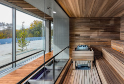 Architekti D.R.N.H. - Wellness Kraví hora: Sauny jsou zařízeny z různých druhů dřevin