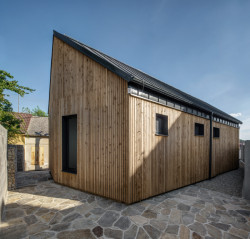 Boq architekti navrhli atriový rodinný dům na jižní Moravě