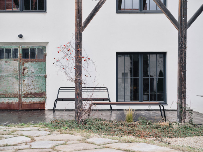 Lavička Linfa od mmcité; Desgin: AG&P greenscape, Cattaneo design