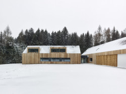 Lesovna poblíž Pacova od studia 20-20-ARCHITEKTI a VYŠEHRAD ateliéru