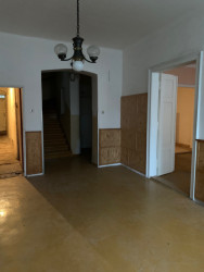 Stav interiérů domu před rekonstrukcí (Dům v Kutné Hoře, BYRÓ architekti)