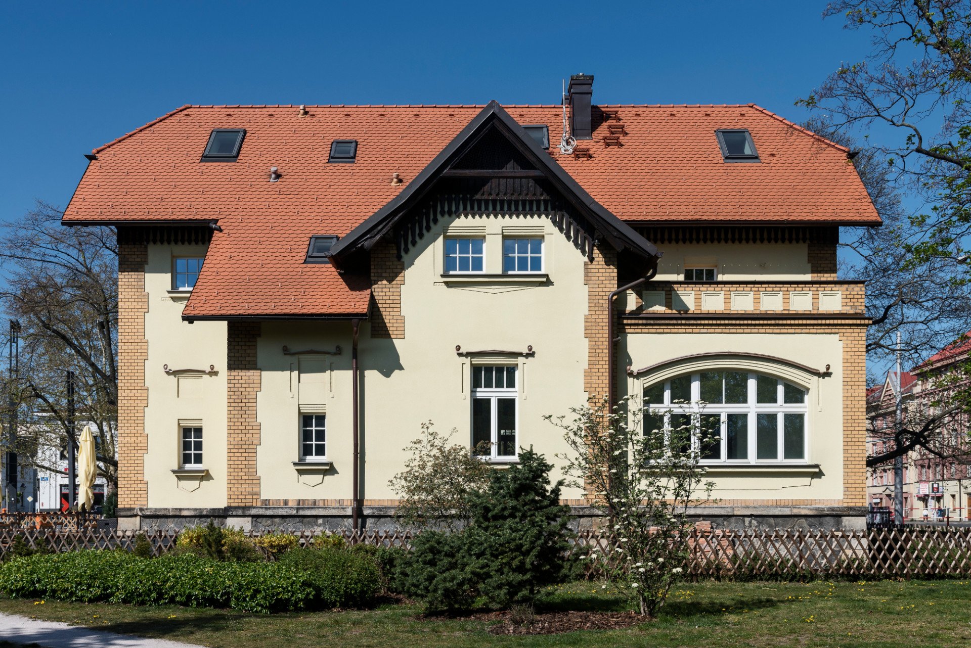 Kniha Vily a rodinné domy v Hradci Králové 1900‒1950, Ladislav Zikmund-Lender © Jiří Zikmund