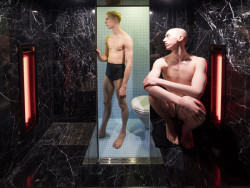 Sauna (Minimální byt v Rotterdamu, STAR - Strategies and Architecture, BOARD - Bureau of Architecture, Research and Design)