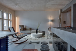 Ovenecká 33, studio OBJEKTOR: Prostor, který je bytem, zázemím pro rezidenční umělce, prostorem pro výstavy a společenské akce a mnoho dalšího