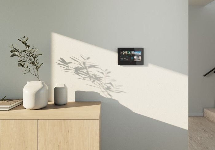 Multifunkční ovládací dotykový panel OneTouch 7" vyvinula společnost ABB.