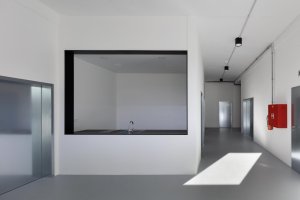 Mjölk architekti proměnili chátrající menzu v Ústí nad Labem na Dům umění