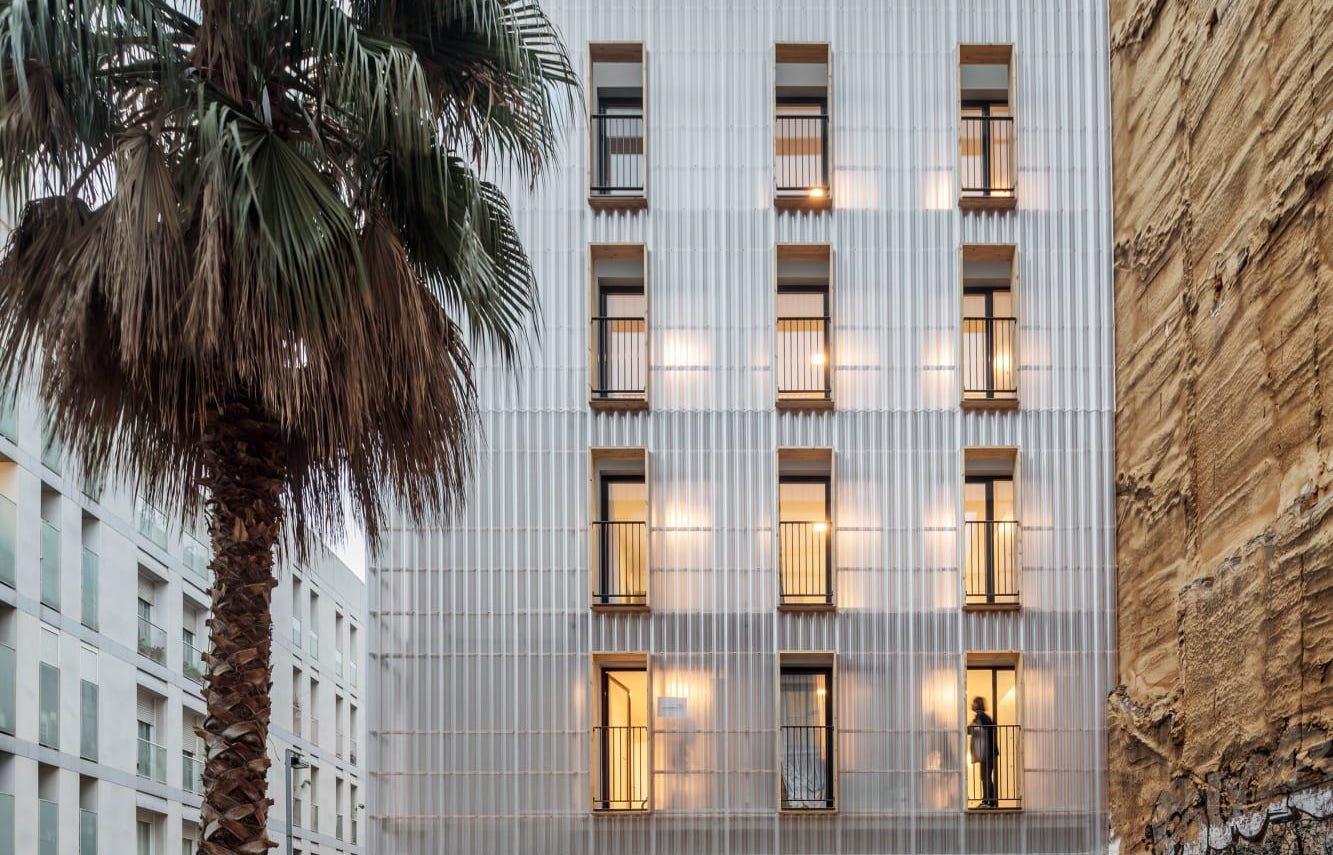 Dočasný bytový dům v Barceloně, Straddle3 + Eulia Arkitektura + Yaiza Terré