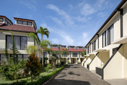 Slouží především jako druhé bydlení pro rekreaci. (De Residence Pangandaran, Erik Petrus)