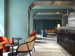 Ateliér R21 Architects a studio Matteo Thun & Partners zrekonstruovali palác na Senovážném náměstí. Nově slouží jako nadstandartní hotel.