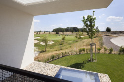 Obydlí v objetí golfu, 3x3,