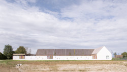 Škola ve francouzském Josnes od studia FAUN