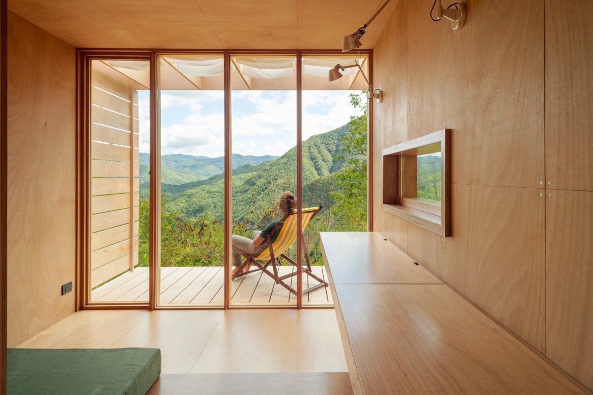 Mladí italští architekti postavili za dva týdny malou stavbu v Apeninách určenou k rozjímání a meditaci