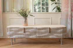 Akustická komoda firmy Tectonia