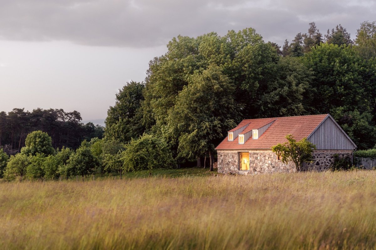 Přeměna stodoly na fotografické studio od Helga Blocksdorf Architektur
