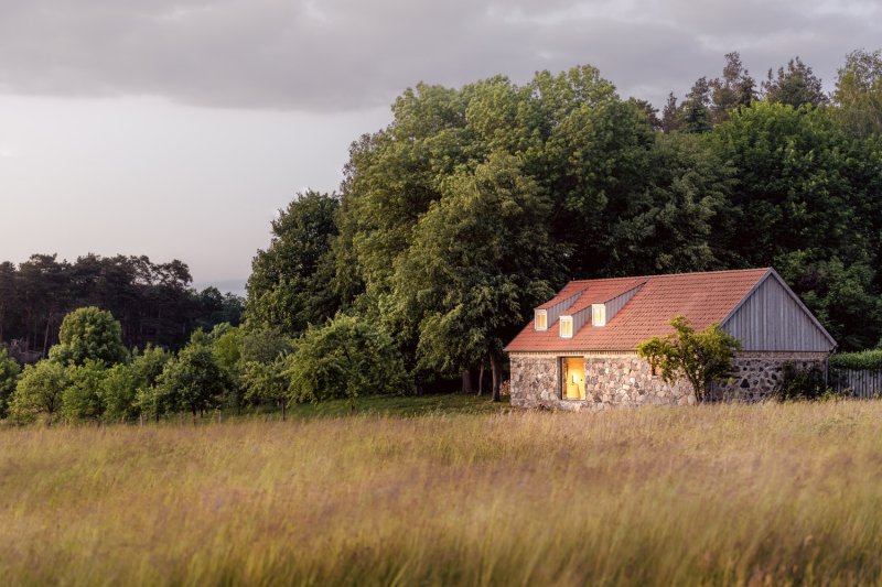 Přeměna stodoly na fotografické studio od Helga Blocksdorf Architektur