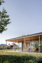 Rodinný dům od z pera architekta Tomáše Šeba a studia ROAR ve slovenské vesnici Palárikovo